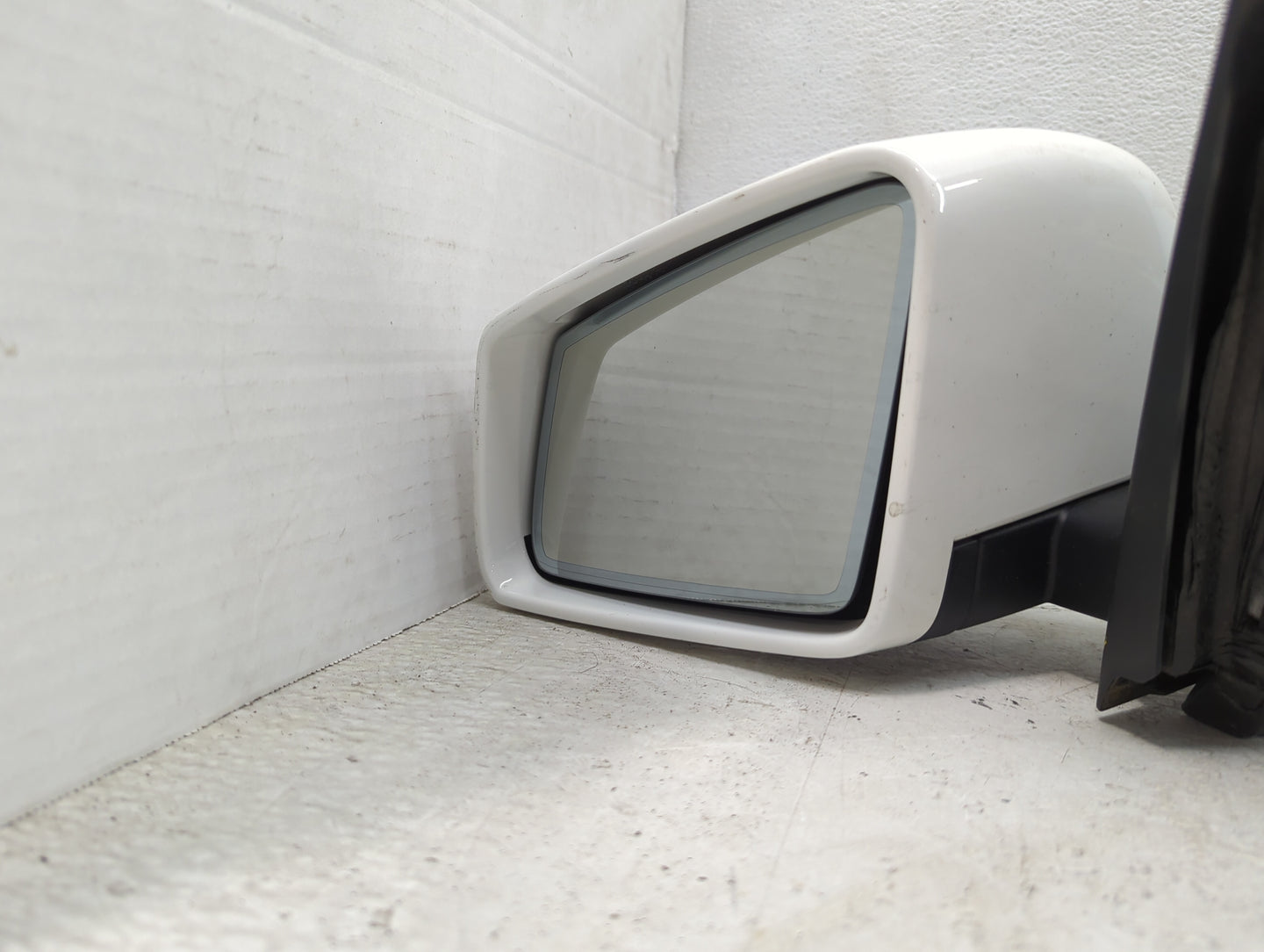 2012-2015 Mercedes-Benz C250 Driver Side View Mirror - Left Door Mirror OEM Used - Oemusedautoparts1.com