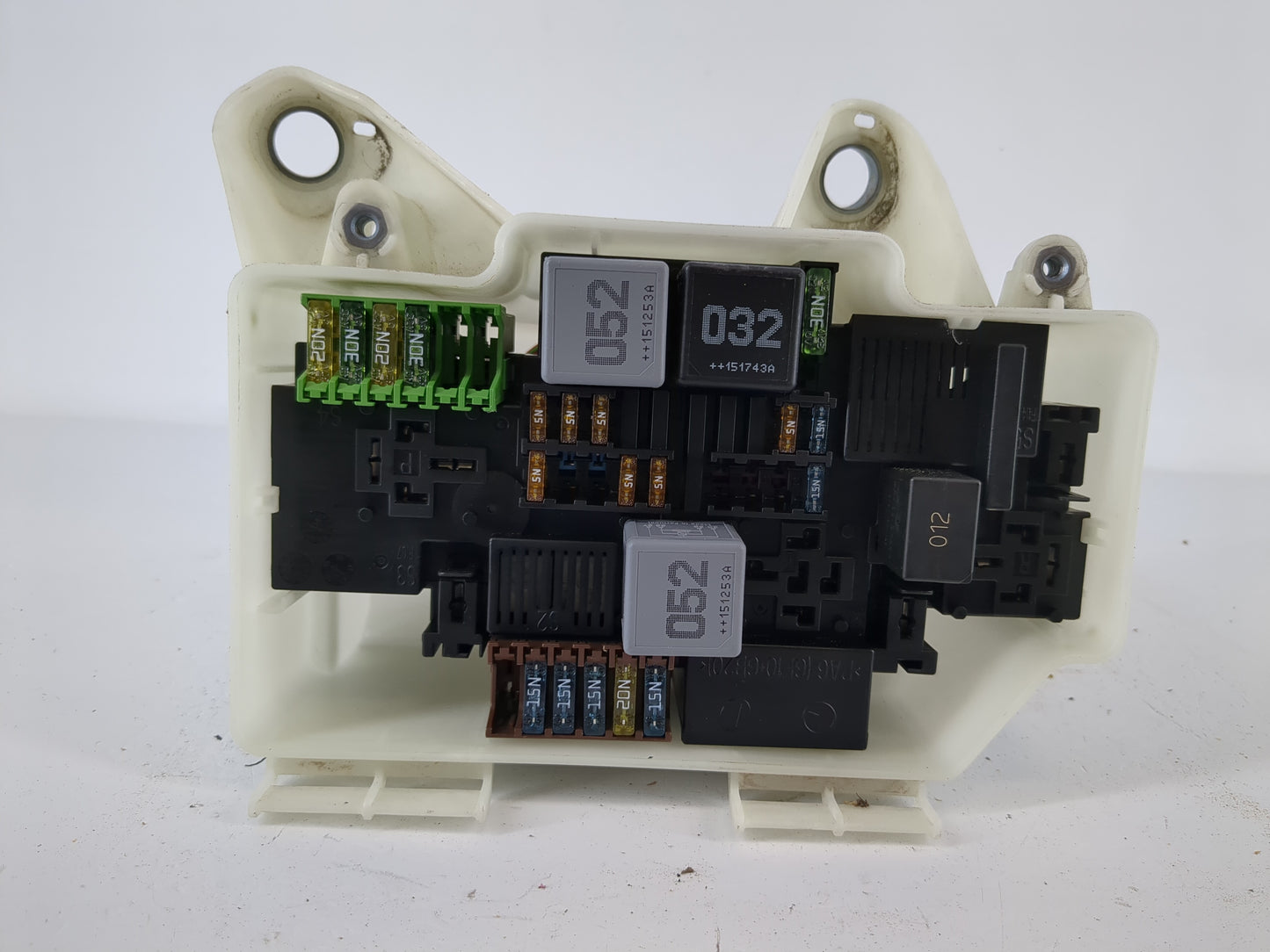 2015-2017 Mercedes-Benz C300 Fusebox Fuse Box Panel Relay Module P/N:A 205 540 00 82 Fits Fits 2015 2016 2017 OEM Used Auto 