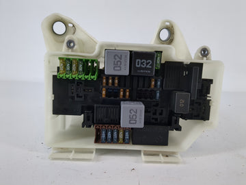 2015-2017 Mercedes-Benz C300 Fusebox Fuse Box Panel Relay Module P/N:A 205 540 00 82 Fits Fits 2015 2016 2017 OEM Used Auto Parts