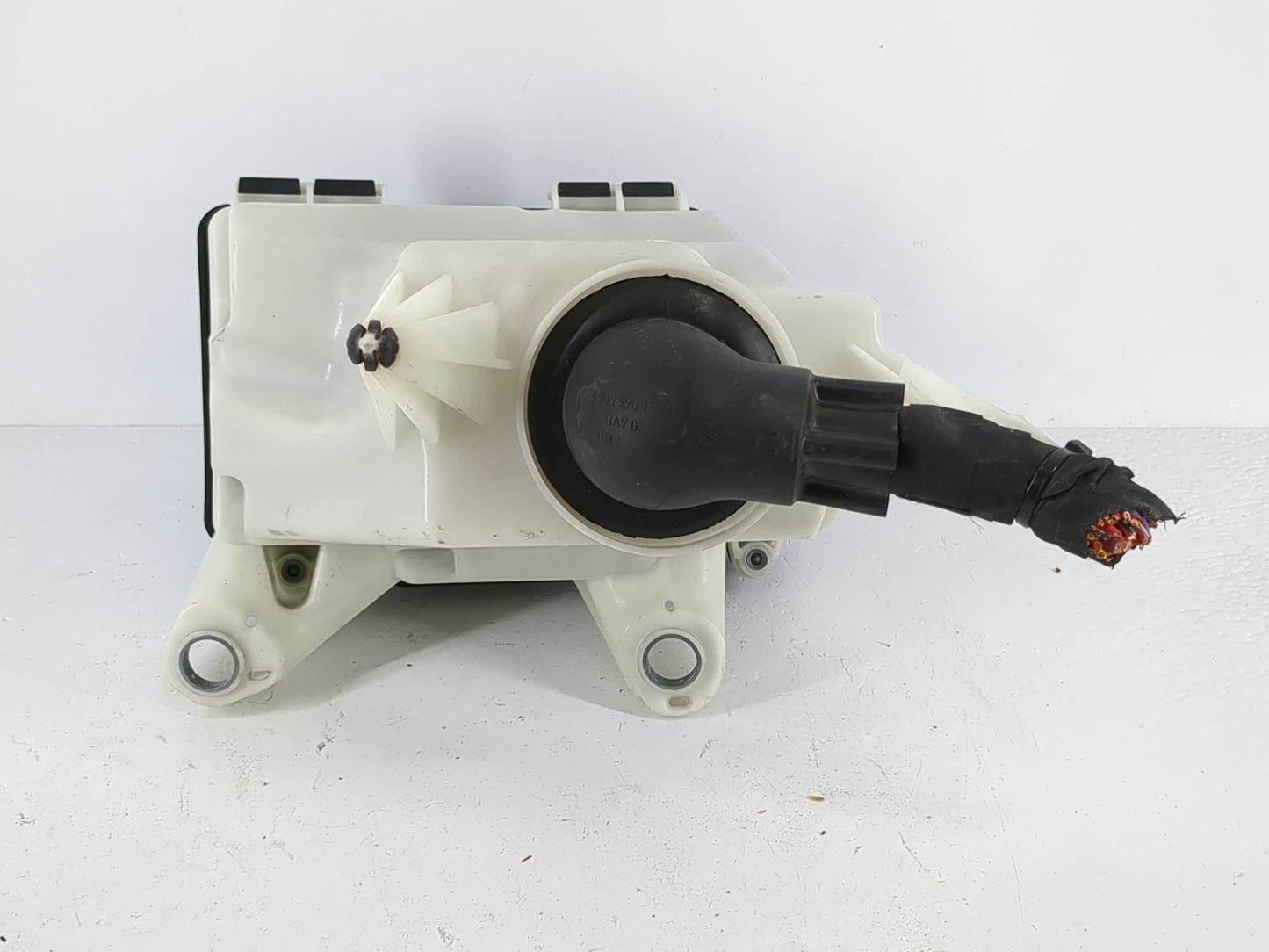 2015-2017 Mercedes-Benz C300 Fusebox Fuse Box Panel Relay Module P/N:A 205 540 00 82 Fits Fits 2015 2016 2017 OEM Used Auto 