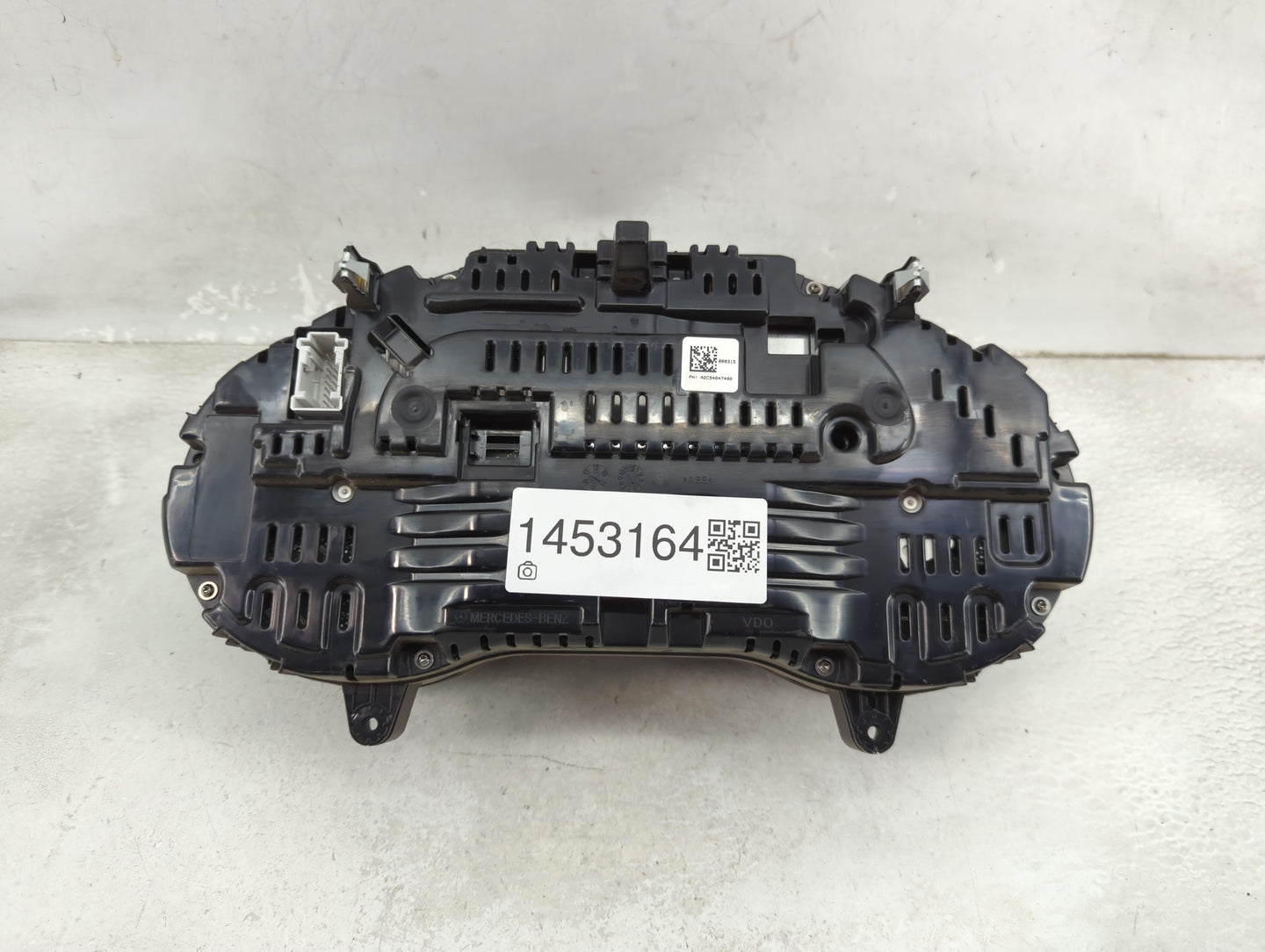 2015 Mercedes-Benz C300 Instrument Cluster Speedometer Gauges P/N:A 205 900 07 16 Miles: Fits OEM Used Auto Parts - Oemuseda