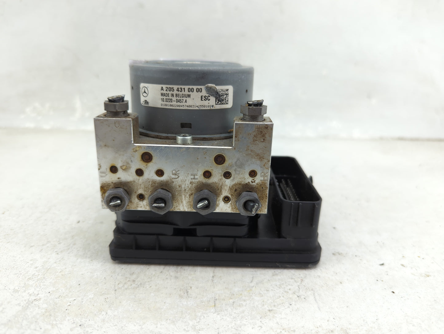 2015 Mercedes-Benz C300 ABS Pump Control Module Replacement P/N:A 205 431 00 00 Fits OEM Used Auto Parts - Oemusedautoparts1
