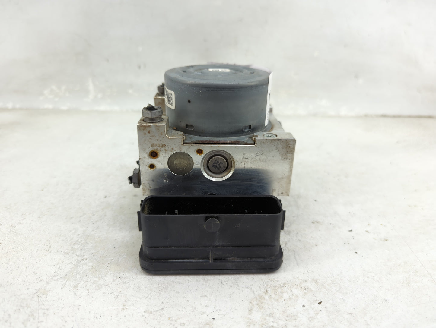 2015 Mercedes-Benz C300 ABS Pump Control Module Replacement P/N:A 205 431 00 00 Fits OEM Used Auto Parts - Oemusedautoparts1