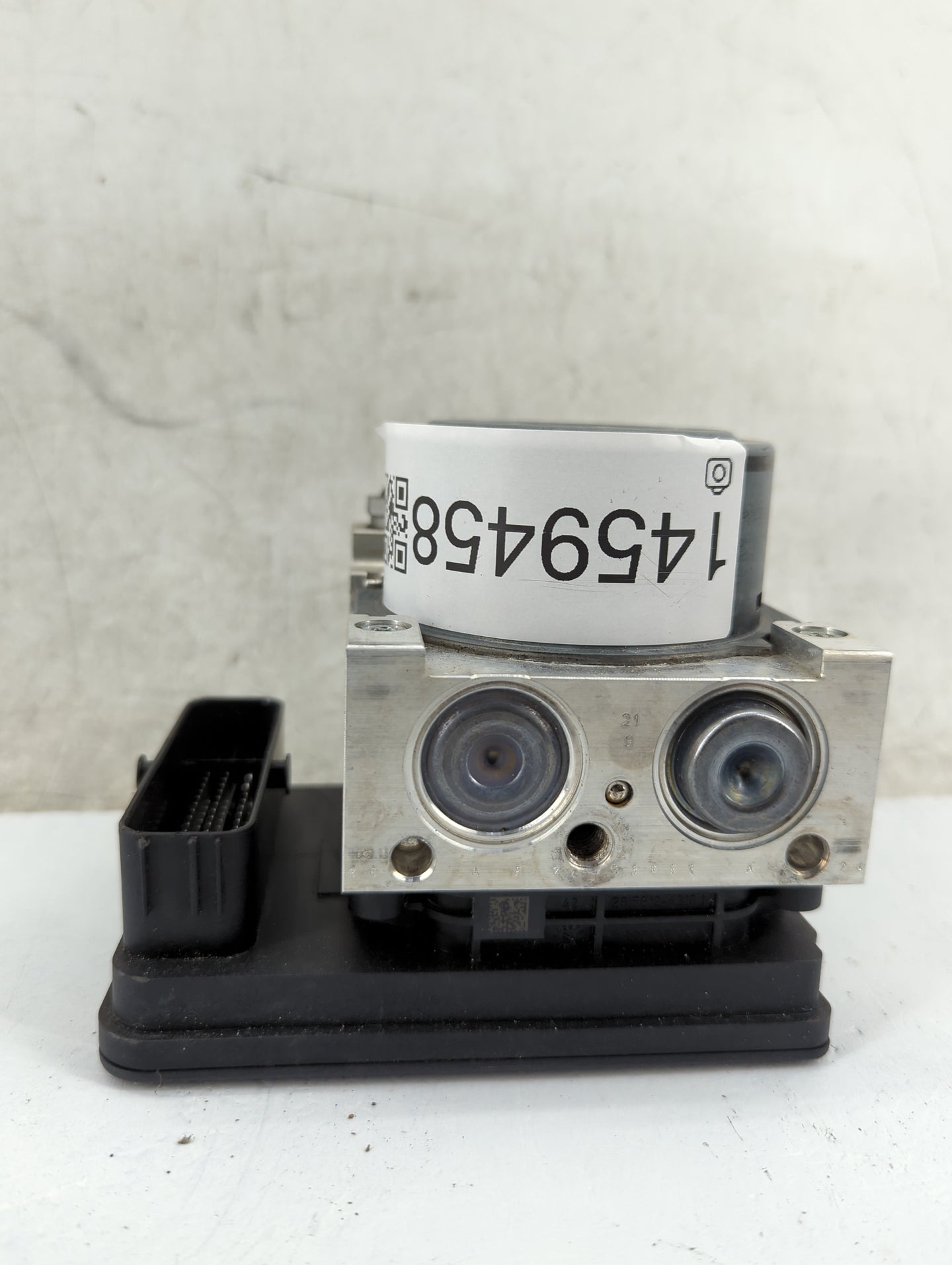 2016 Mercedes-Benz C300 ABS Pump Control Module Replacement Fits OEM Used Auto Parts - Oemusedautoparts1.com