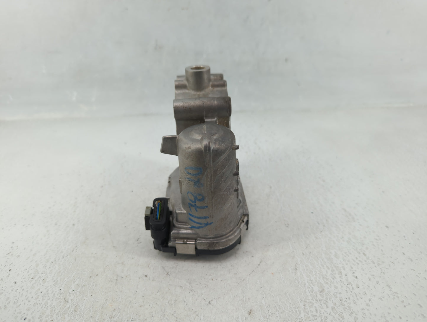 2015-2018 Mercedes-Benz C300 Throttle Body P/N:A 280 750 541 A 270 141 00 25 Fits OEM Used Auto Parts - Oemusedautoparts1.co