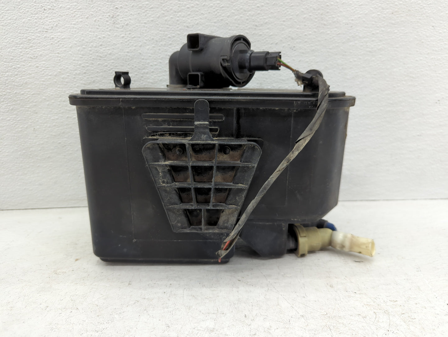 2015 Mercedes-benz Cla250 Fuel Vapor Charcoal Canister - Oemusedautoparts1.com