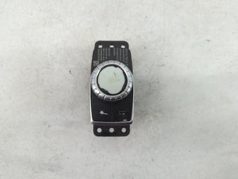 compare product 2014-2016 Mercedes-Benz Cla250 Radio AM FM Cd Player Receiver Replacement P/N:A2469005615 A2469010706 Fits OEM Used Auto Parts