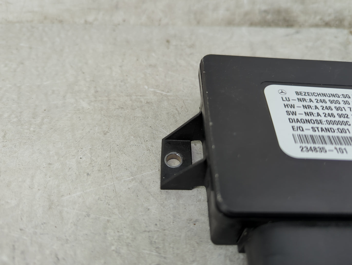 2014 Mercedes-benz Cla250 Body Control Module Bcm Inner Cabin Fuse Box - Oemusedautoparts1.com