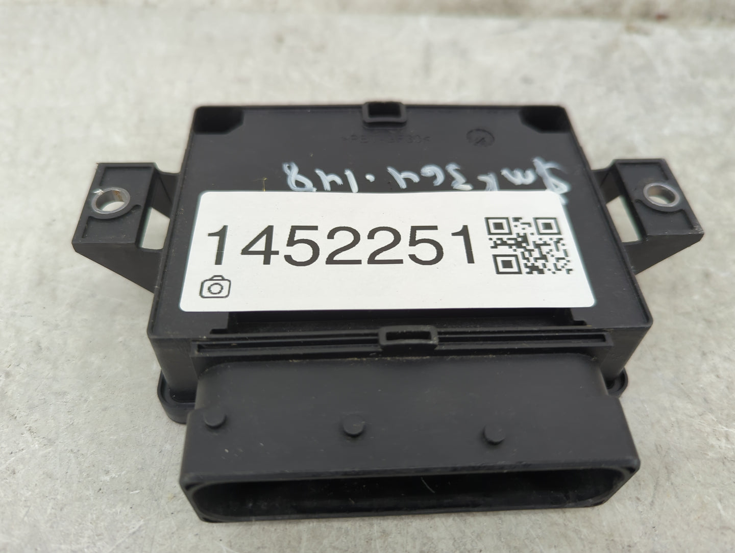 2014 Mercedes-benz Cla250 Body Control Module Bcm Inner Cabin Fuse Box - Oemusedautoparts1.com