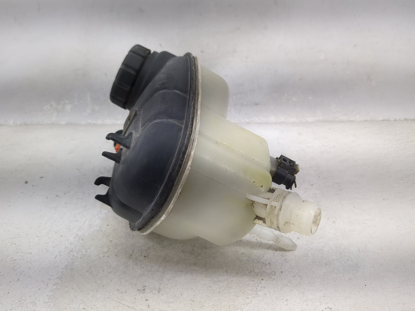 2014 Cla250 Radiator Coolant Overflow Expansion Tank Bottle - Oemusedautoparts1.com