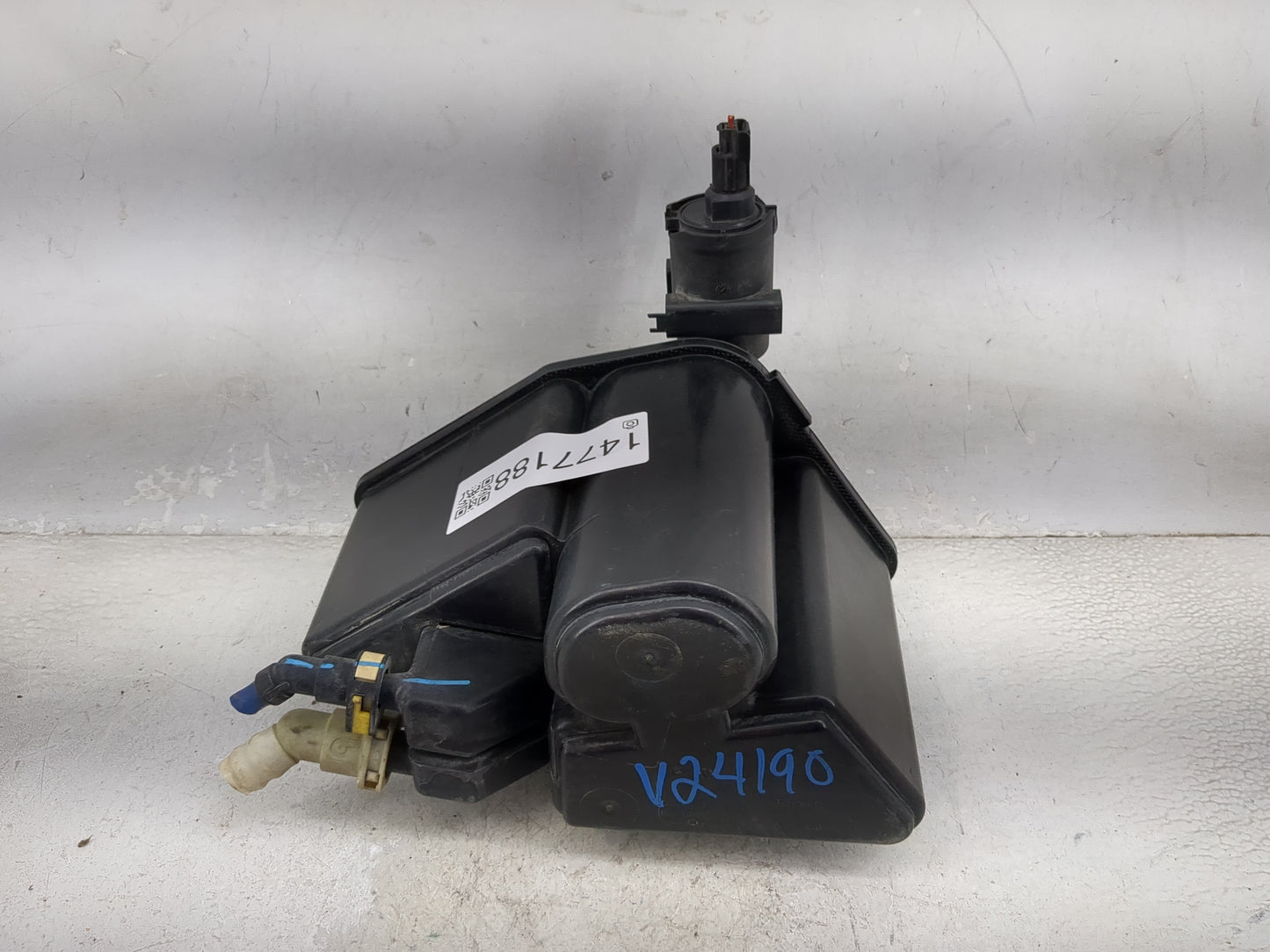 2015 Mercedes-benz Cla250 Fuel Vapor Charcoal Canister 1477188 - Oemusedautoparts1.com