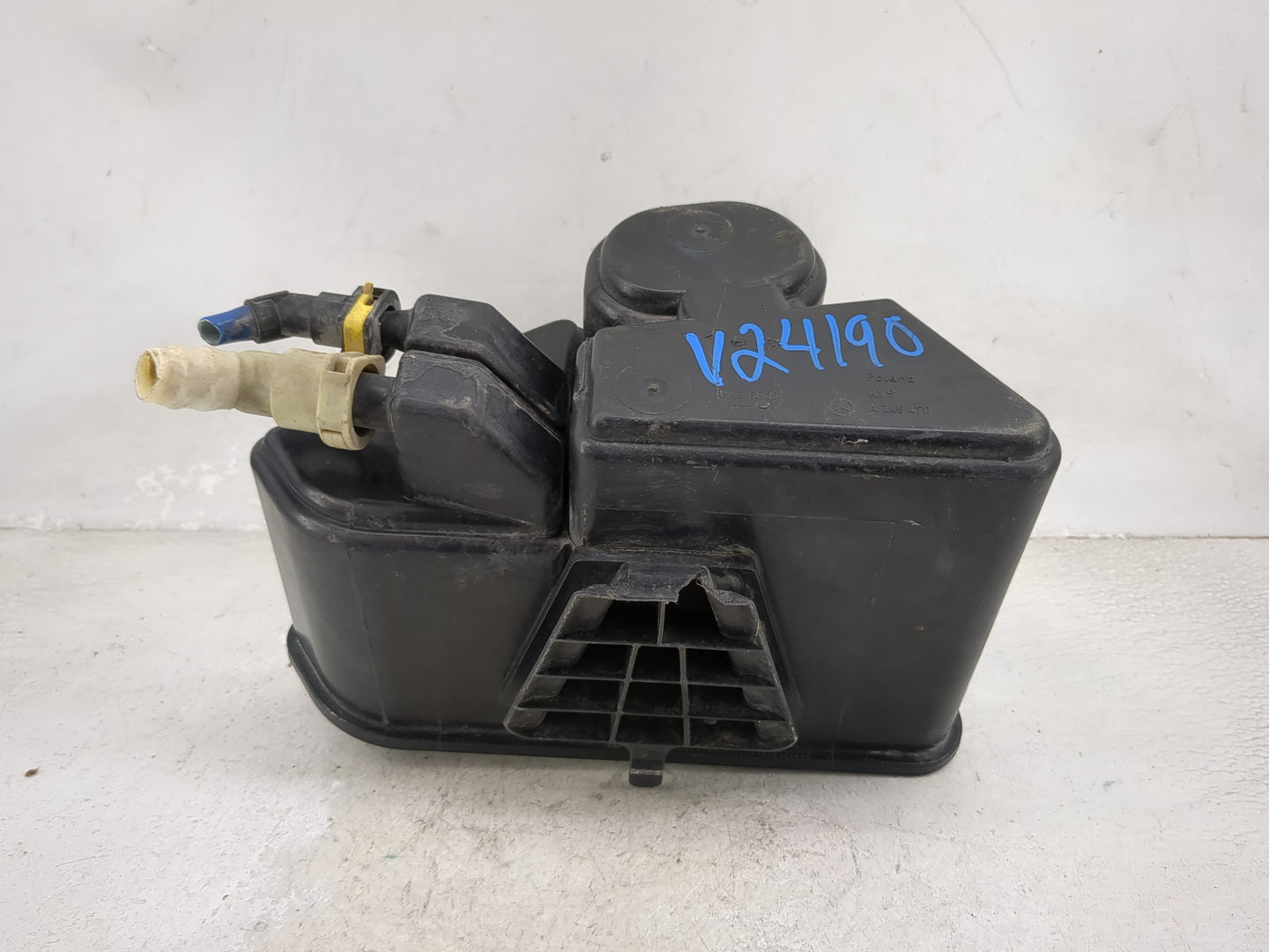 2015 Mercedes-benz Cla250 Fuel Vapor Charcoal Canister 1477188 - Oemusedautoparts1.com