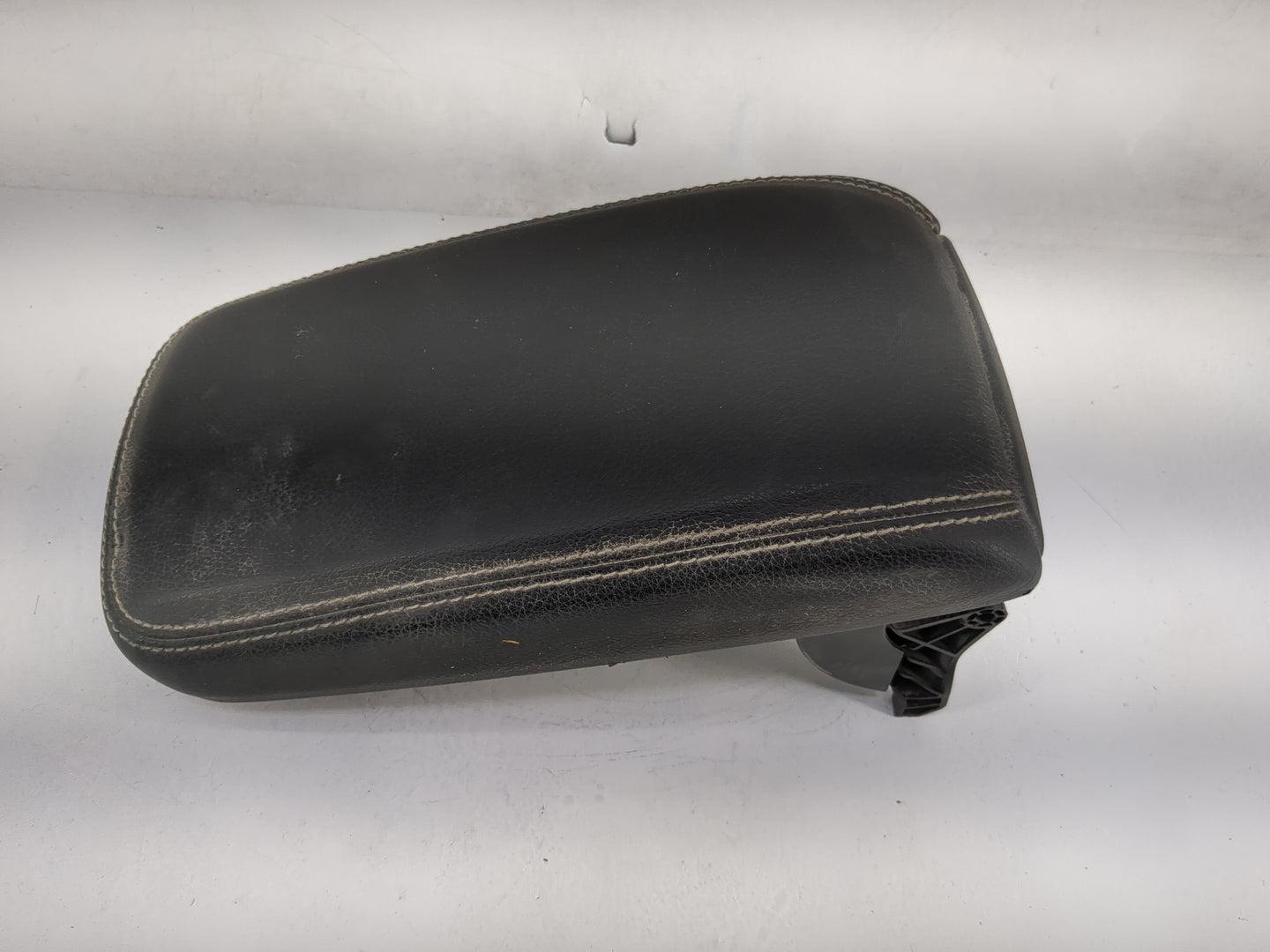 2015 Mercedes-Benz Cla250 Center Console Armrest Cover Lid Fits OEM Used Auto Parts - Oemusedautoparts1.com