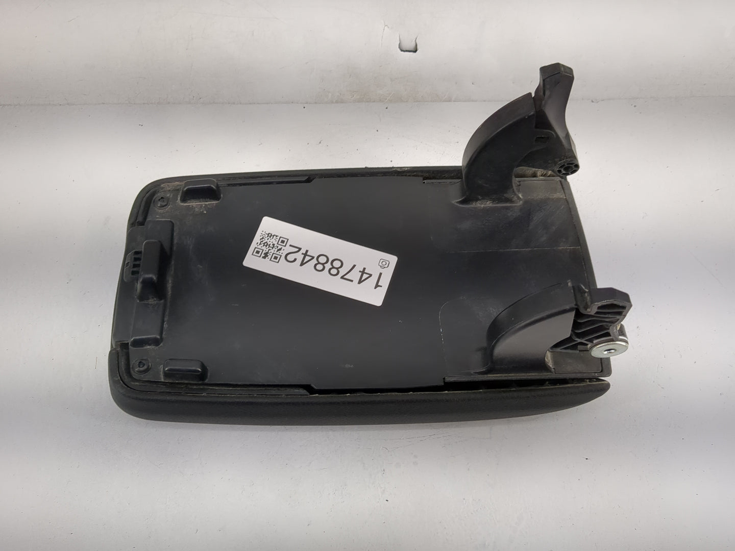 2015 Mercedes-Benz Cla250 Center Console Armrest Cover Lid Fits OEM Used Auto Parts - Oemusedautoparts1.com