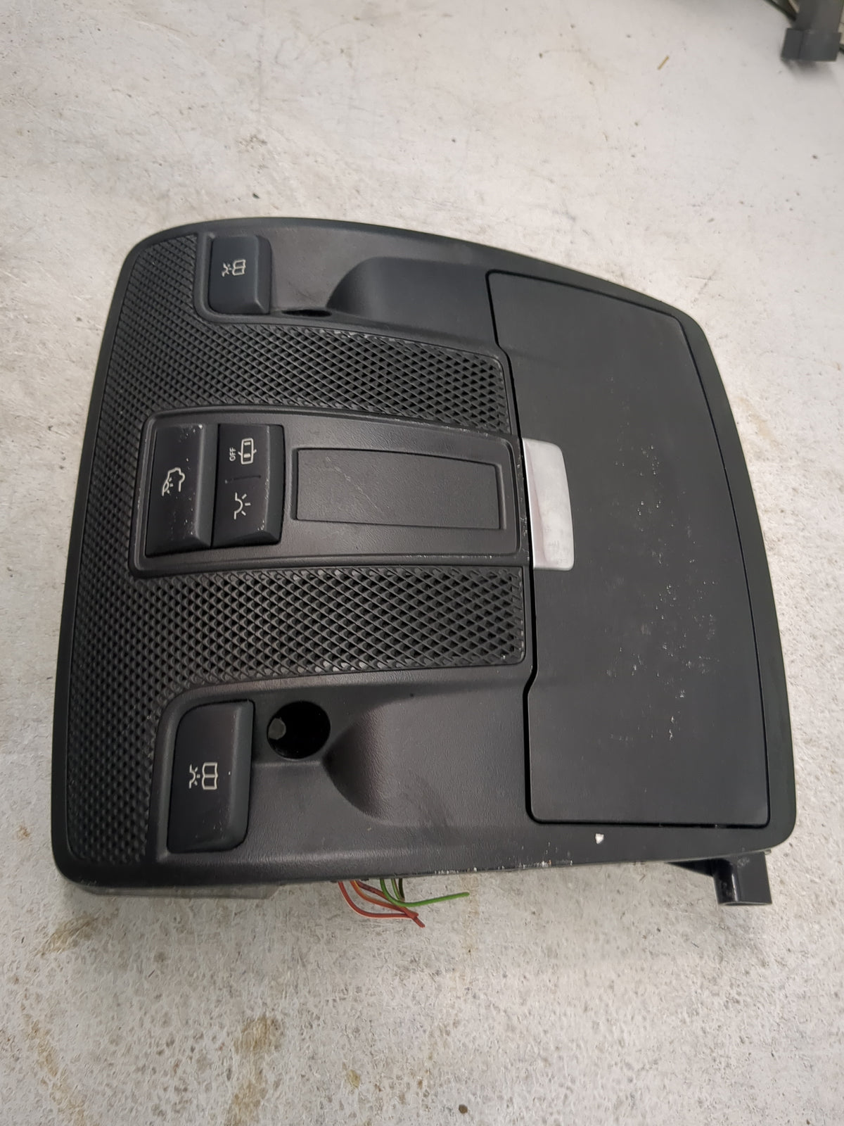 2015 Mercedes-benz Cla250 Overhead Roof Console Black - Oemusedautoparts1.com