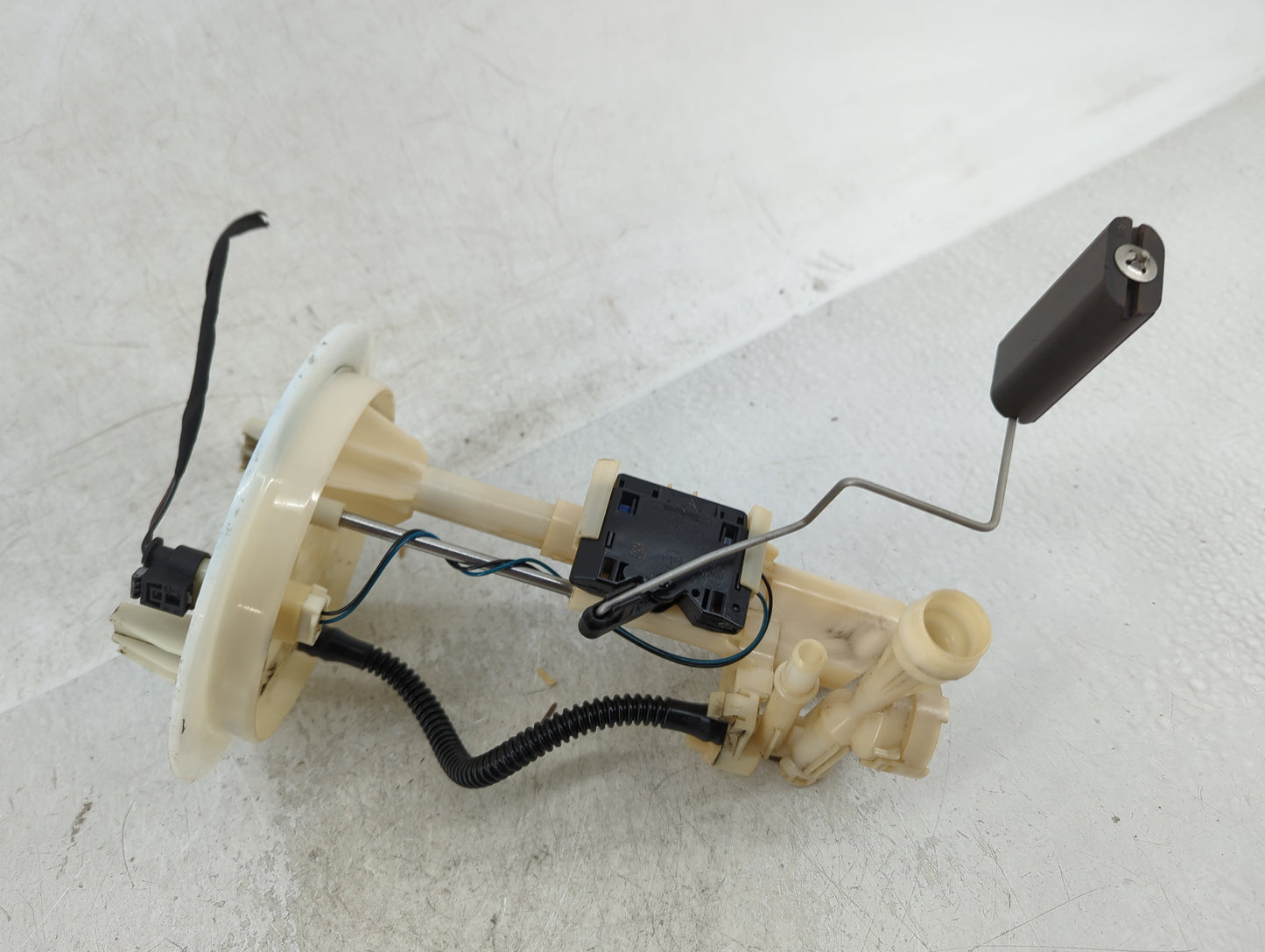 2015-2016 Mercedes-benz Gl350 Electrical Gas Fuel Pump Assembly - Oemusedautoparts1.com