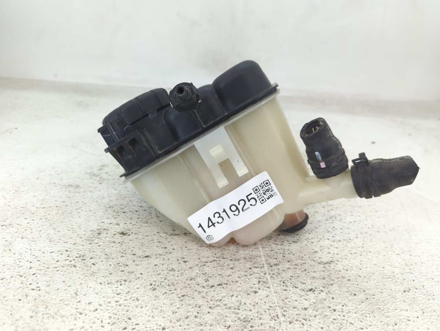 2013 Mercedes-benz Gl350 Radiator Coolant Overflow Expansion Tank Bottle - Oemusedautoparts1.com