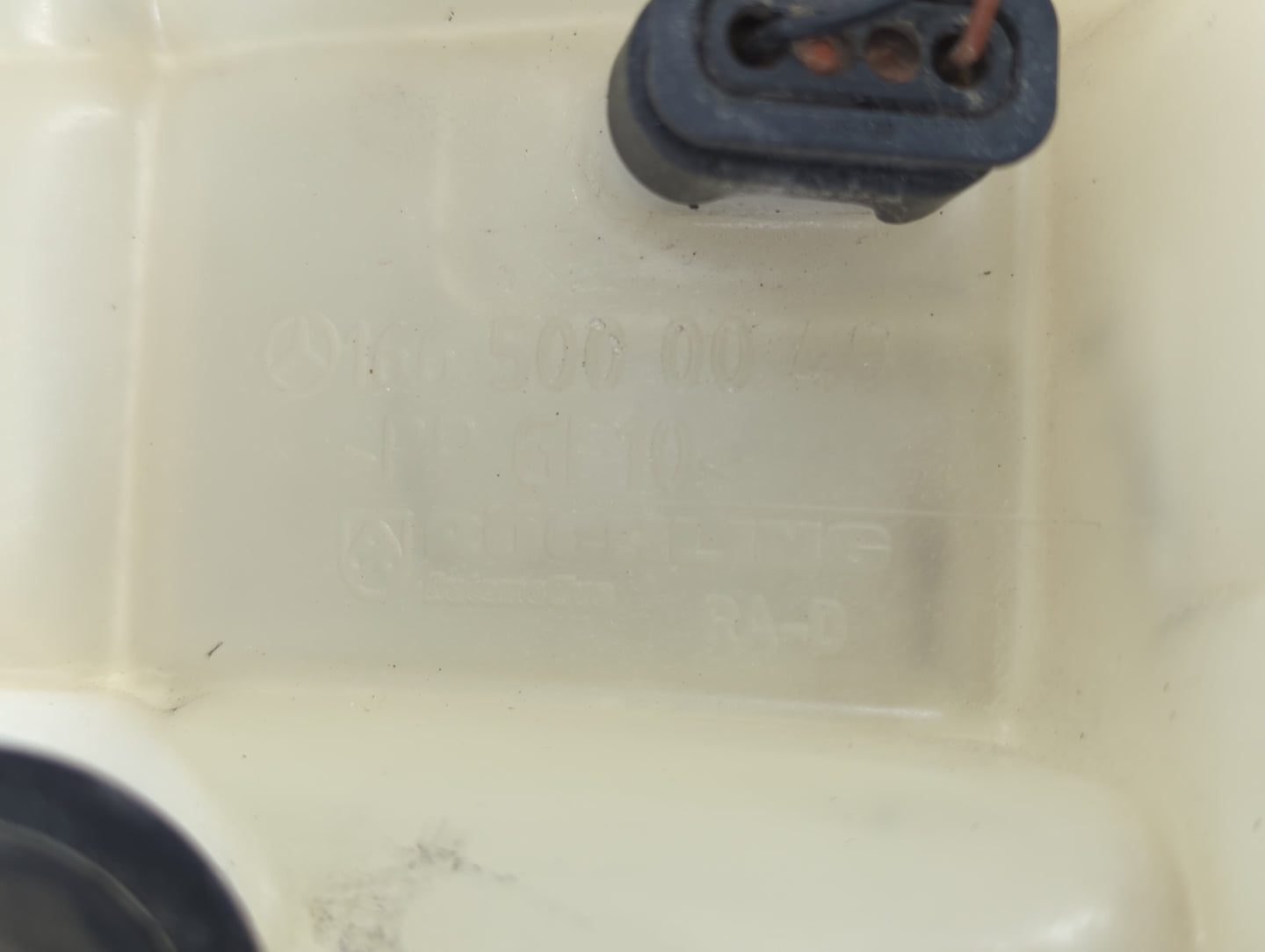 2013 Mercedes-benz Gl350 Radiator Coolant Overflow Expansion Tank Bottle - Oemusedautoparts1.com