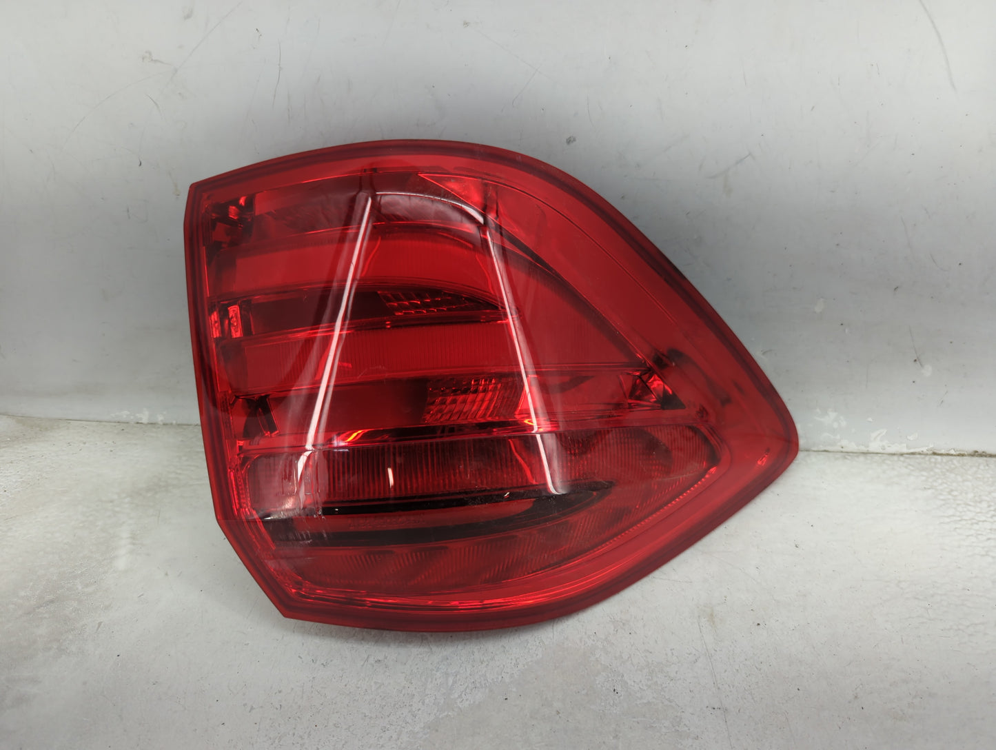 2013-2016 Mercedes-Benz Gl550 Tail Light Assembly Driver Left OEM P/N:A 166 906 75 01 A 166 906 75 Fits Fits 2013 2014 2015 