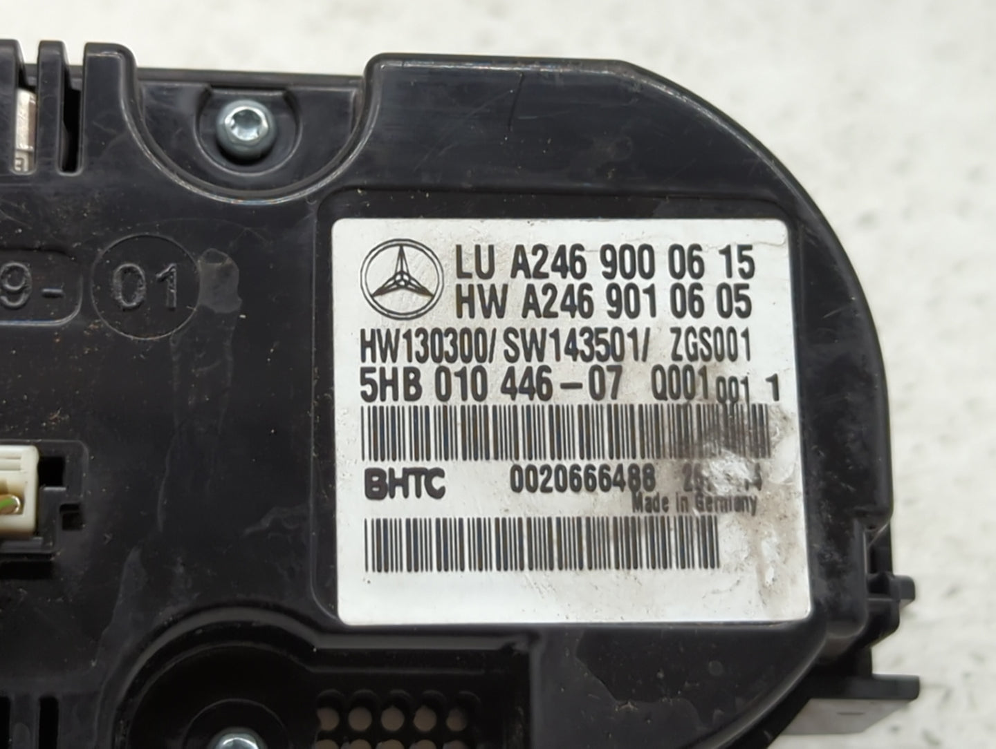 2015-2016 Mercedes-Benz Gla250 Climate Control Module Temperature AC/Heater Replacement P/N:A246 900 06 15 Fits OEM Used Aut