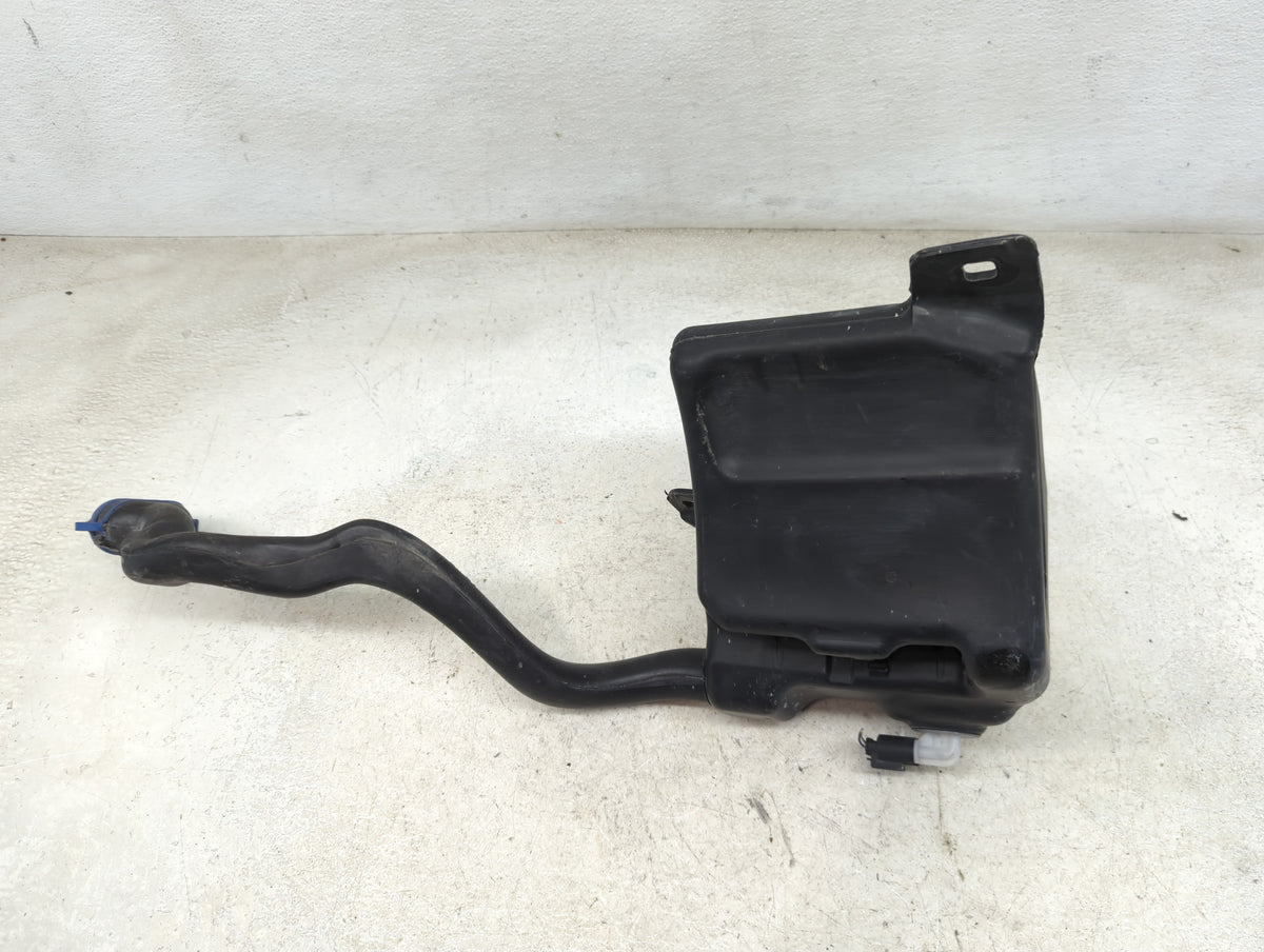 2015 Mercedes-benz Gla250 Windshield Washer Fluid Reservoir Bottle Oem - Oemusedautoparts1.com