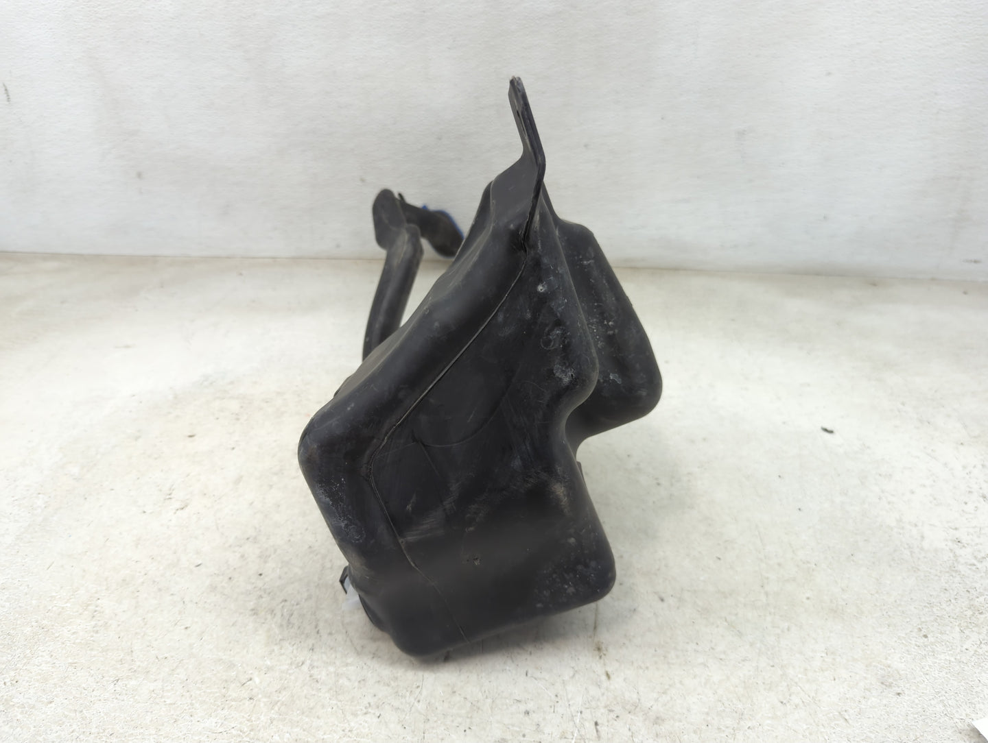 2015 Mercedes-benz Gla250 Windshield Washer Fluid Reservoir Bottle Oem - Oemusedautoparts1.com