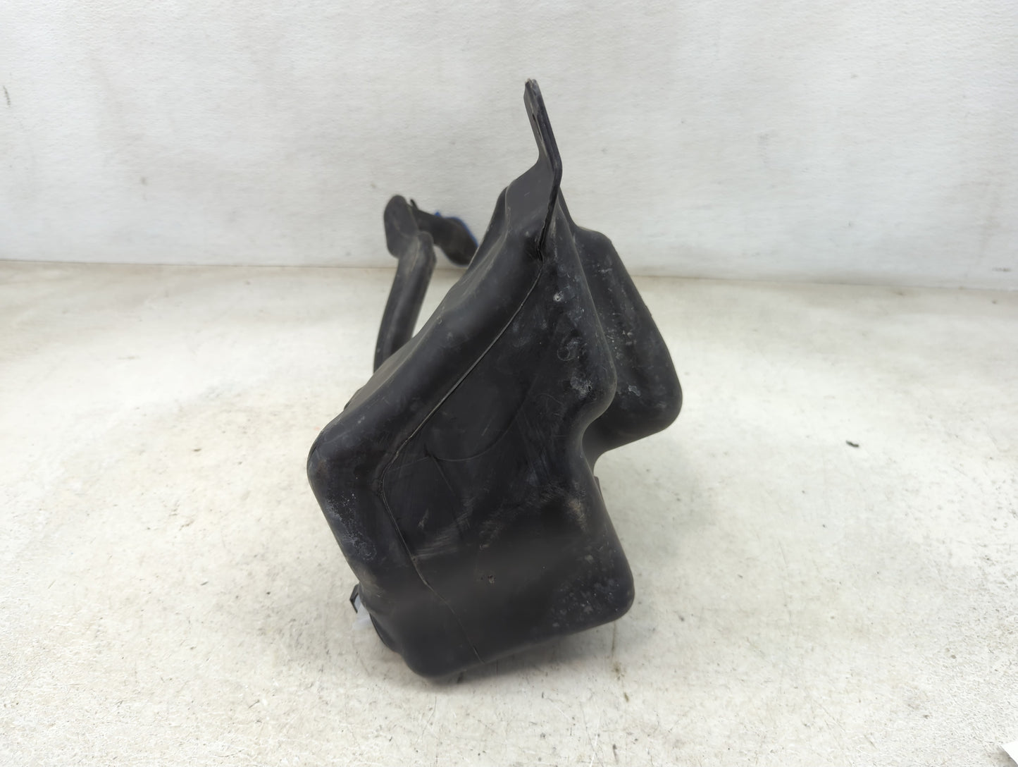 2015 Mercedes-benz Gla250 Windshield Washer Fluid Reservoir Bottle Oem - Oemusedautoparts1.com