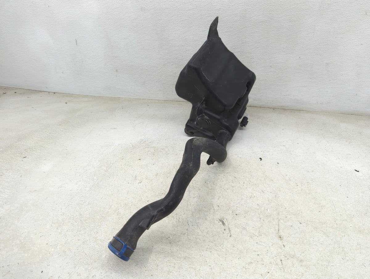 2015 Mercedes-benz Gla250 Windshield Washer Fluid Reservoir Bottle Oem - Oemusedautoparts1.com