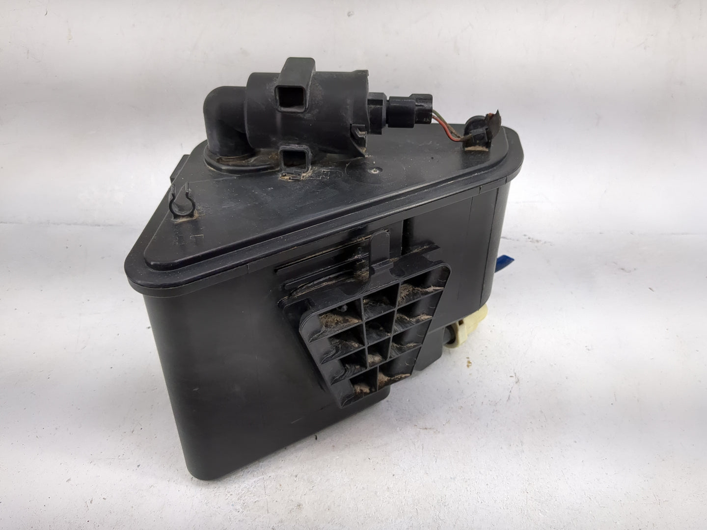 2015 Mercedes-benz Gla250 Fuel Vapor Charcoal Canister - Oemusedautoparts1.com