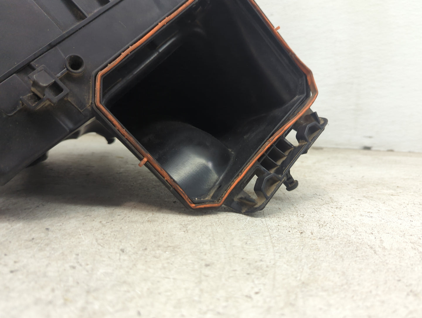 2015 Mercedes-benz Gla250 Air Cleaner Intake-duct Hose Tube - Oemusedautoparts1.com