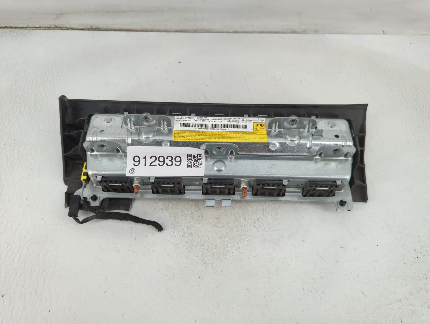 2015-2020 Mercedes-Benz Gla250 Air Bag Passenger Right Knee OEM P/N:620687200E Fits Fits 2014 2015 2016 2017 2018 2019 2020 