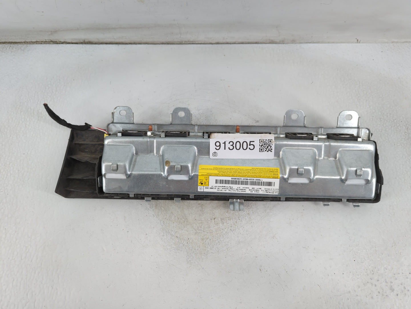 2015-2020 Mercedes-Benz Gla250 Air Bag Driver Left Knee OEM P/N:A 176 860 13 02 Fits Fits 2014 2015 2016 2017 2018 2019 2020
