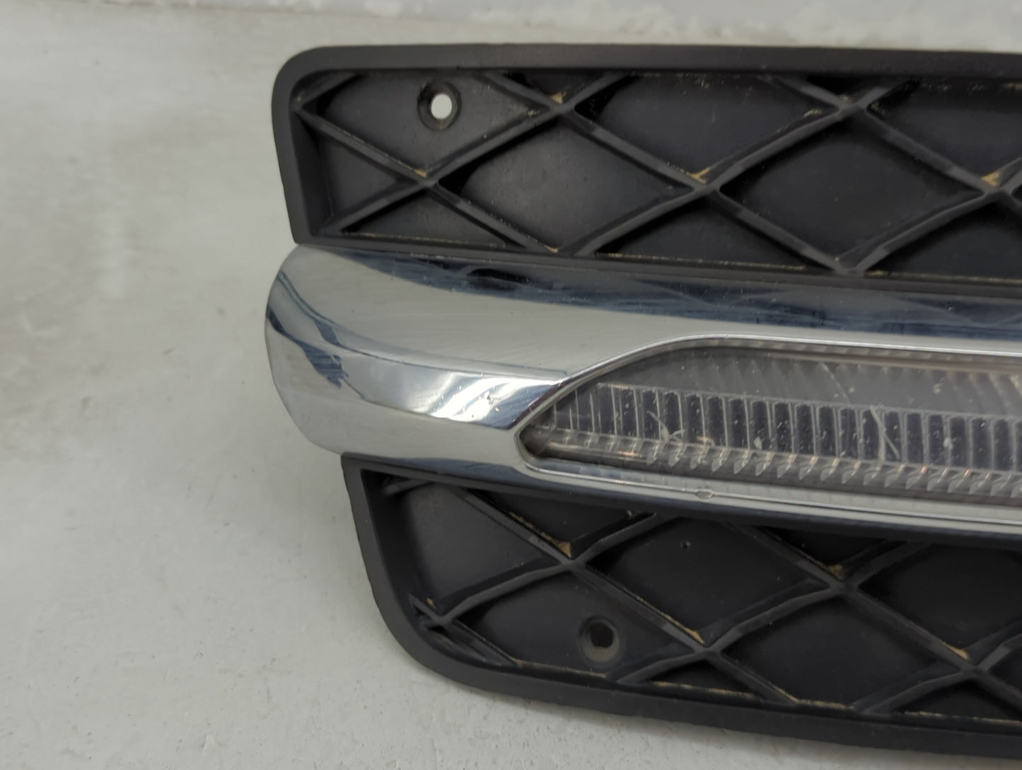 Mercedes C-class Passenger Right Oem Front Light Lamp Black - Oemusedautoparts1.com
