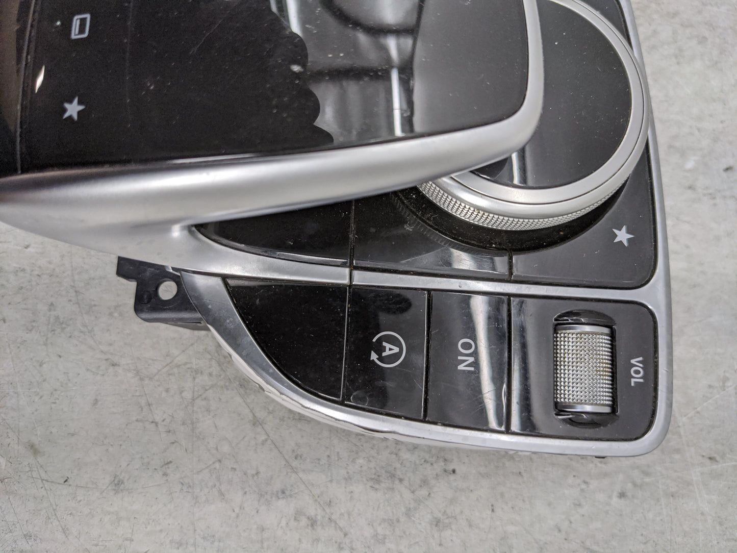 2015 Mercedes C-Class Radio AM FM Cd Player Receiver Replacement P/N:A2059009014 A2059012307, A2059025103, A2059055604 Fits 