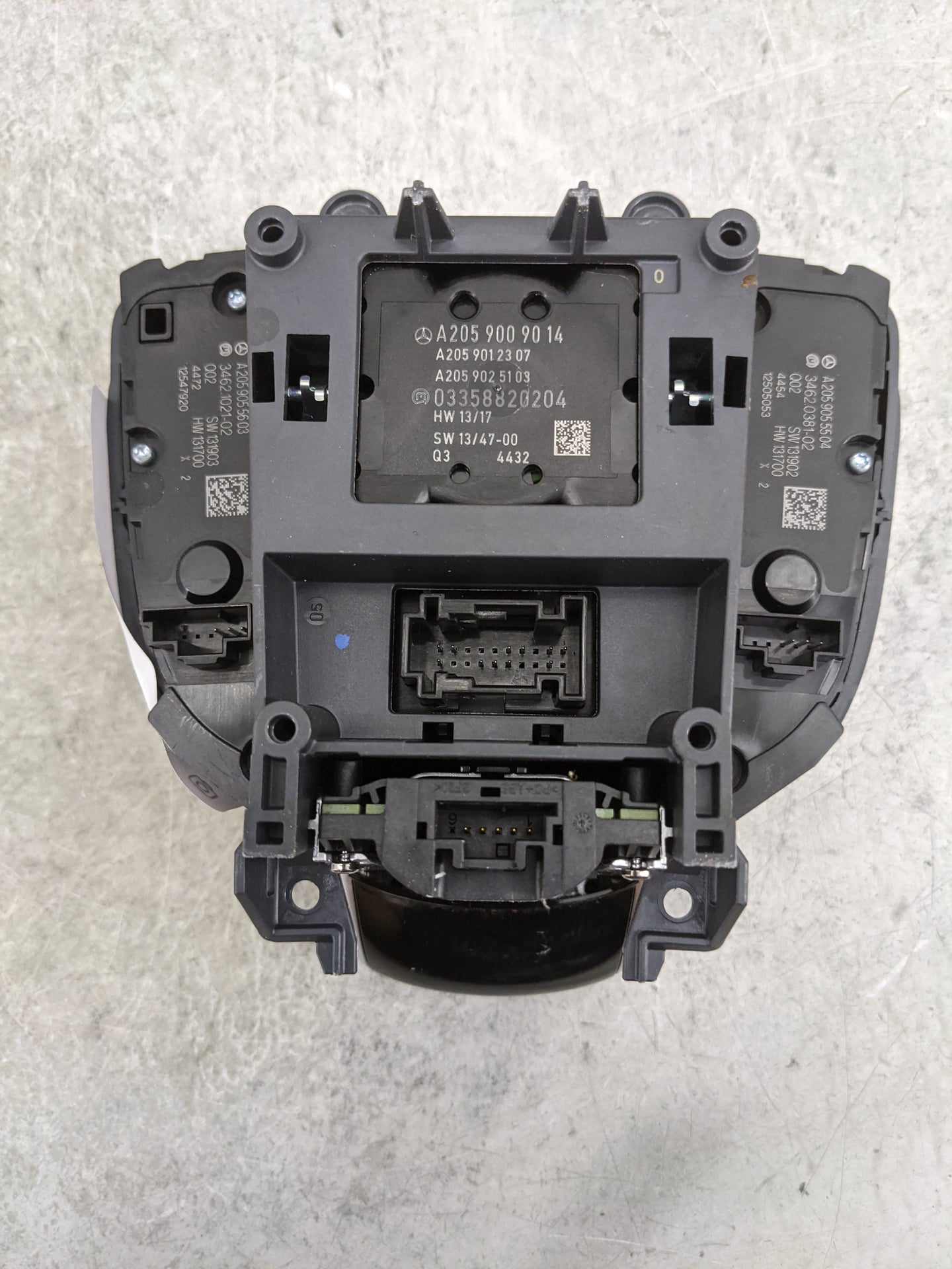 2015 Mercedes C-Class Radio AM FM Cd Player Receiver Replacement P/N:A2059009014 A2059012307, A2059025103, A2059055604 Fits 