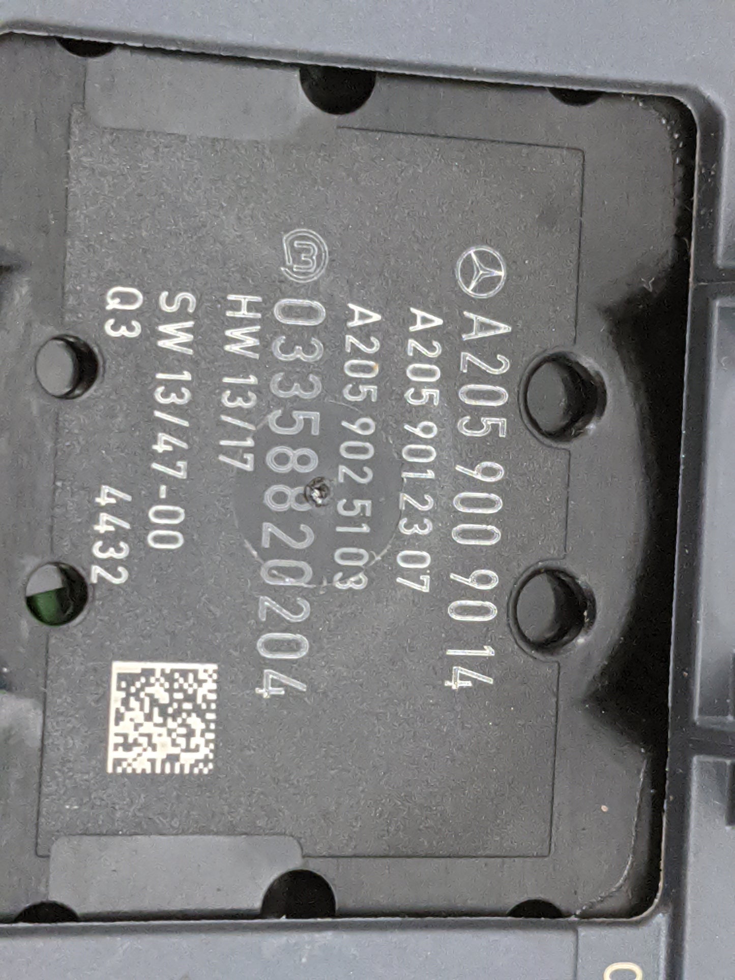 2015 Mercedes C-Class Radio AM FM Cd Player Receiver Replacement P/N:A2059009014 A2059012307, A2059025103, A2059055604 Fits 