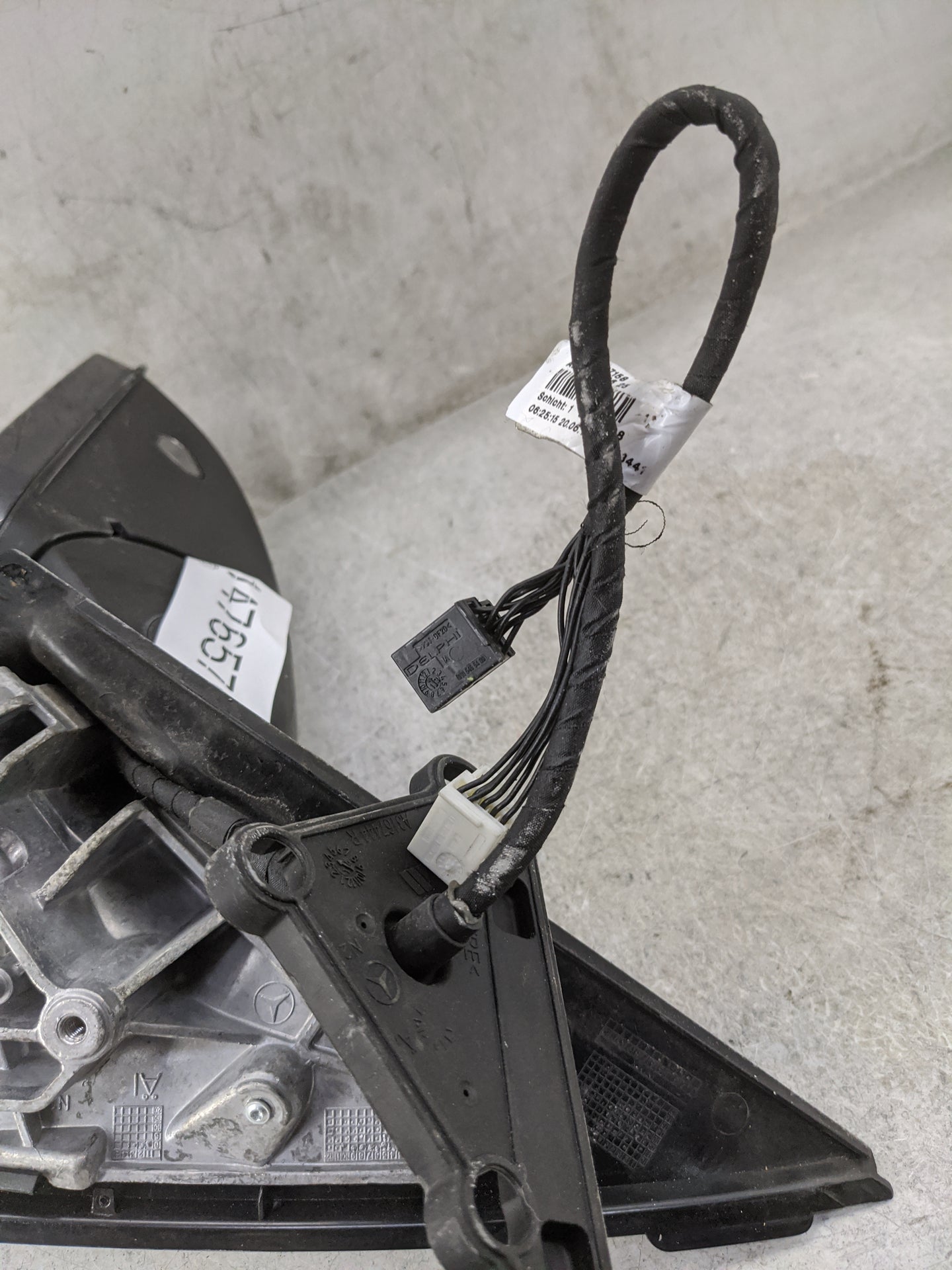 2015 Mercedes C-Class Passenger Side View Mirror - Right Door Mirror OEM Used - Oemusedautoparts1.com