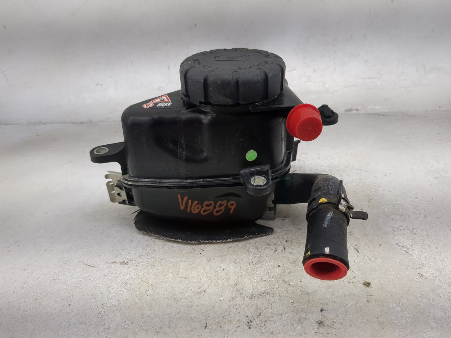 2015 Mercedes C-class Radiator Coolant Overflow Expansion Tank Bottle - Oemusedautoparts1.com