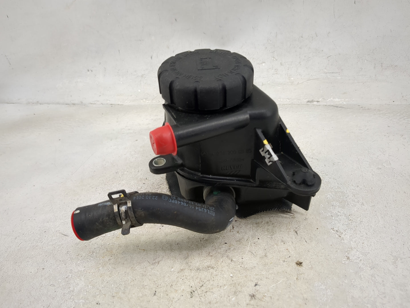 2015 Mercedes C-class Radiator Coolant Overflow Expansion Tank Bottle - Oemusedautoparts1.com