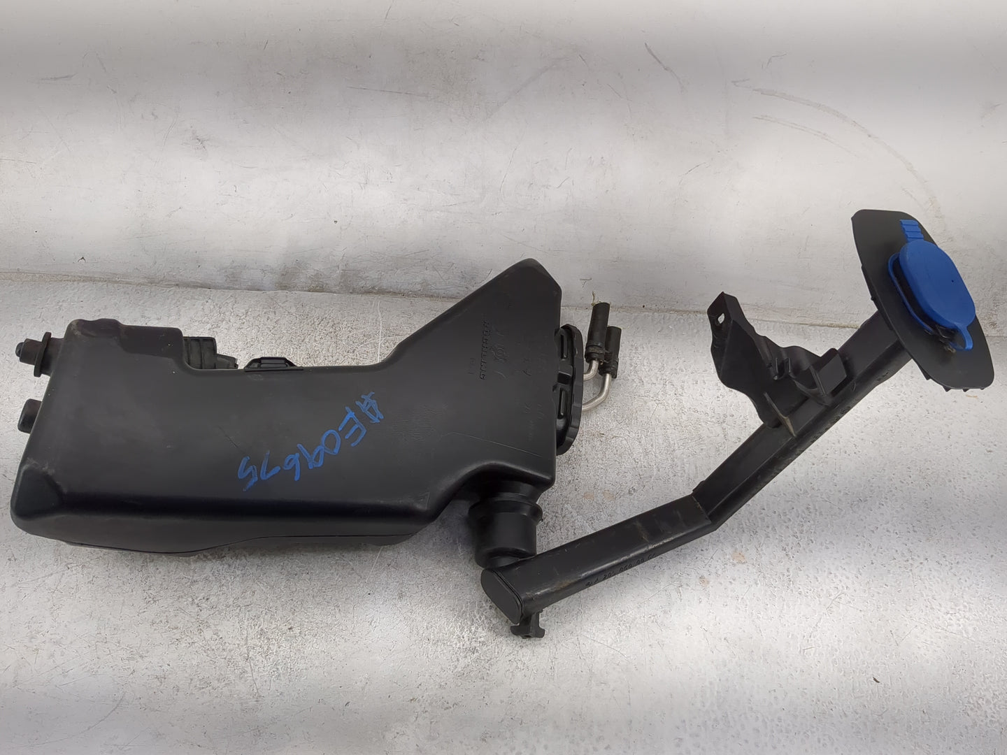 Mercedes C300 Windshield Washer Fluid Reservoir Bottle - Oemusedautoparts1.com