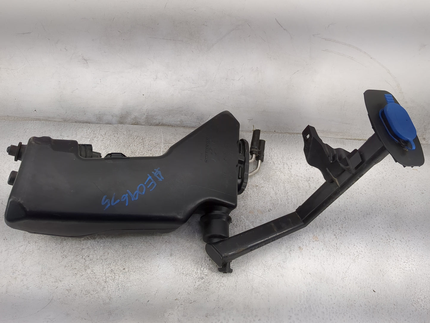 Mercedes C300 Windshield Washer Fluid Reservoir Bottle - Oemusedautoparts1.com