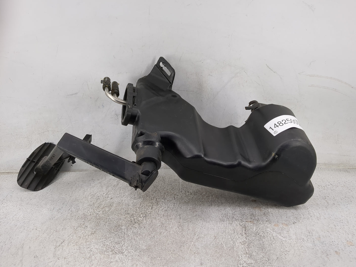 Mercedes C300 Windshield Washer Fluid Reservoir Bottle - Oemusedautoparts1.com