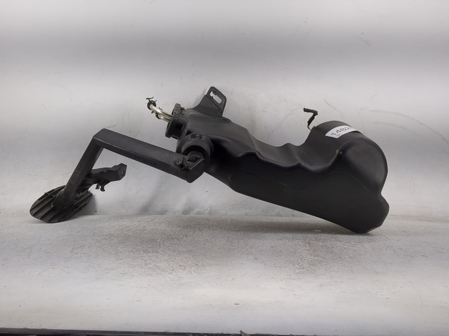 Mercedes C300 Windshield Washer Fluid Reservoir Bottle - Oemusedautoparts1.com