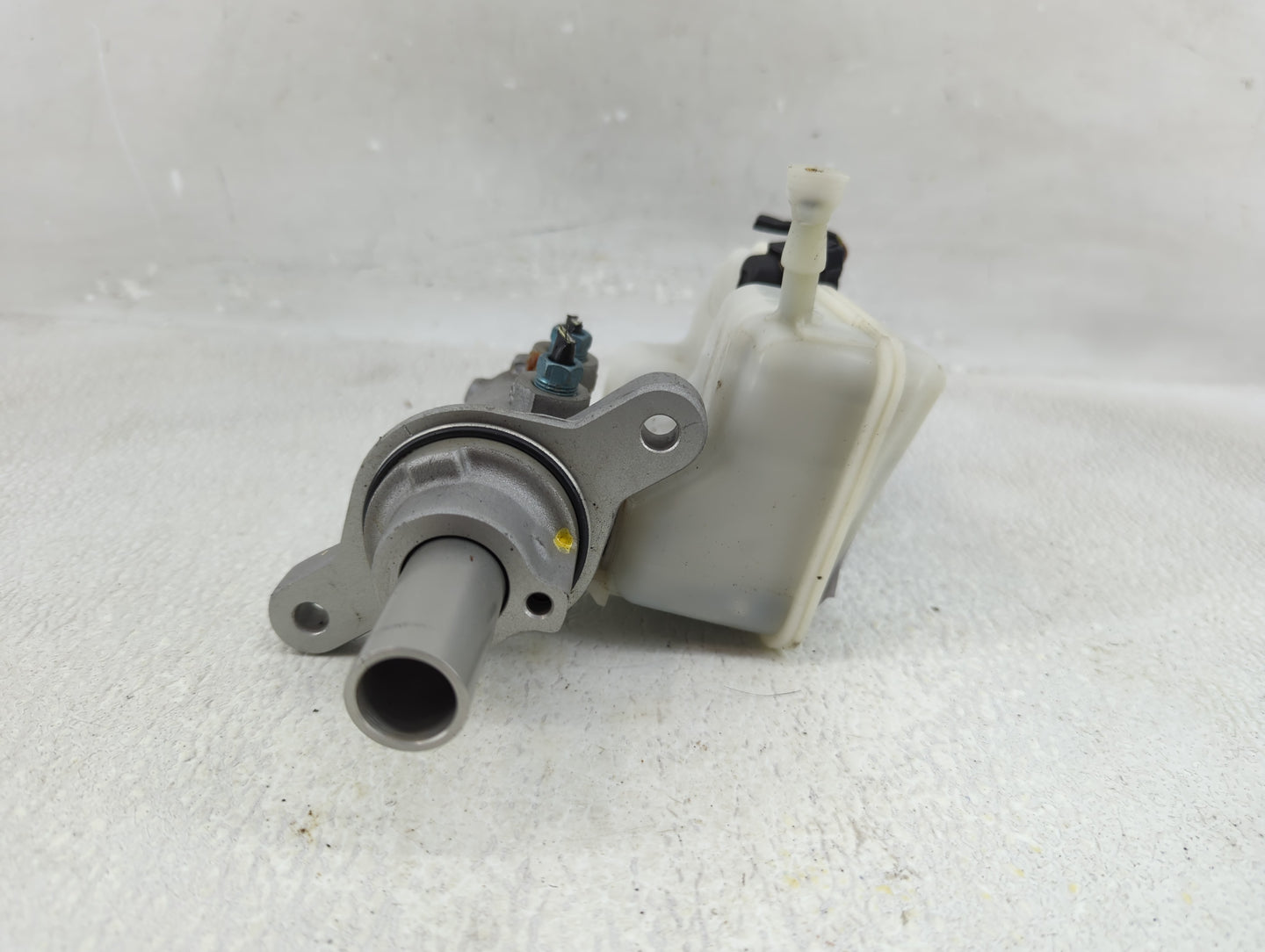 Mini Cooper Brake Master Cylinder 1310392 - Oemusedautoparts1.com