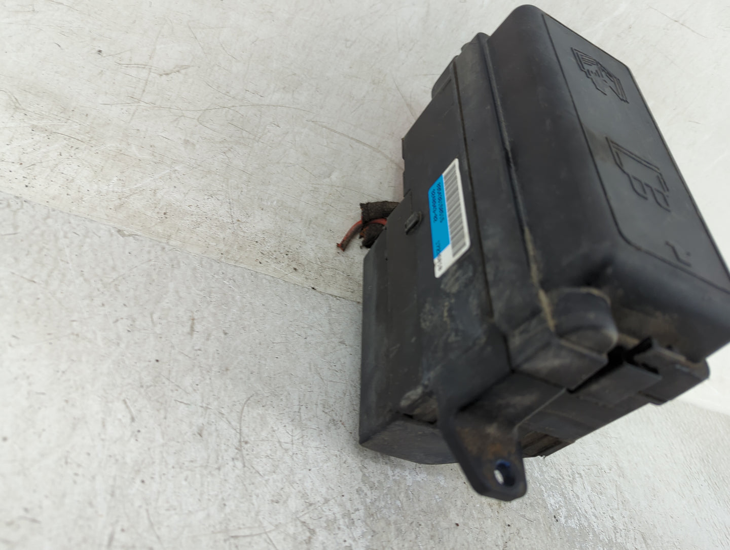 2012-2016 Mini Cooper Countryman Fusebox Fuse Box Panel Relay Module P/N:9240943-02 17236010 Fits OEM Used Auto Parts - Oemu