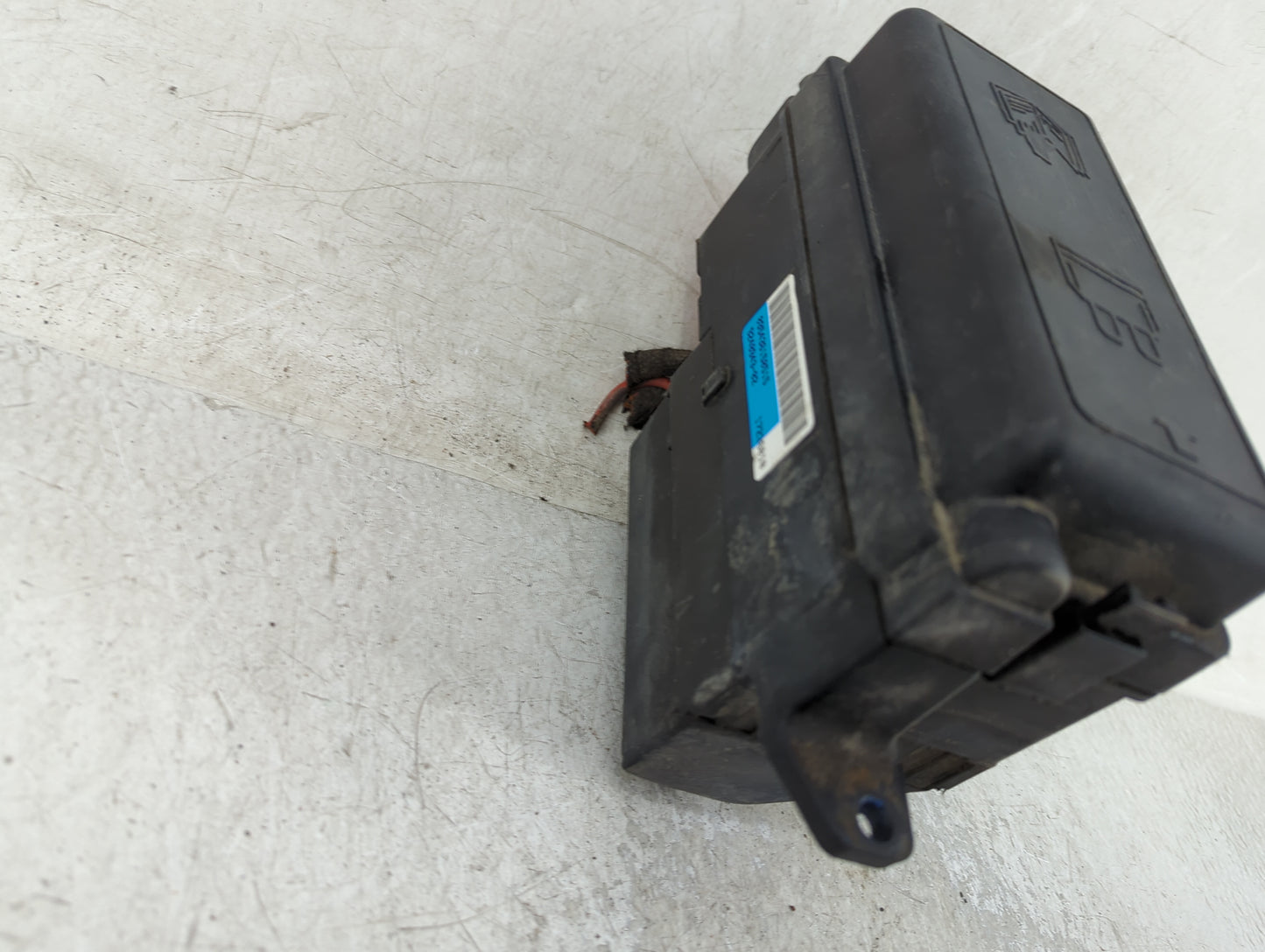2012-2016 Mini Cooper Countryman Fusebox Fuse Box Panel Relay Module P/N:9240943-02 17236010 Fits OEM Used Auto Parts - Oemu