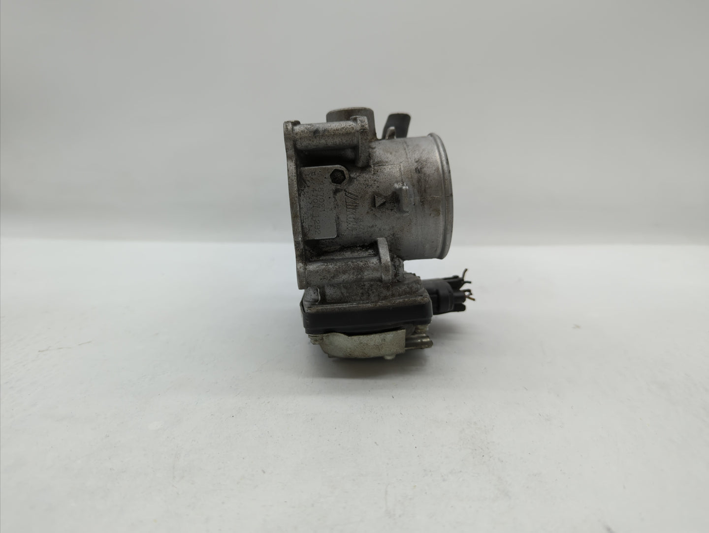 2015 Mitsubishi Lancer Throttle Body P/N:57021 6X05 0243 Fits OEM Used Auto Parts - Oemusedautoparts1.com