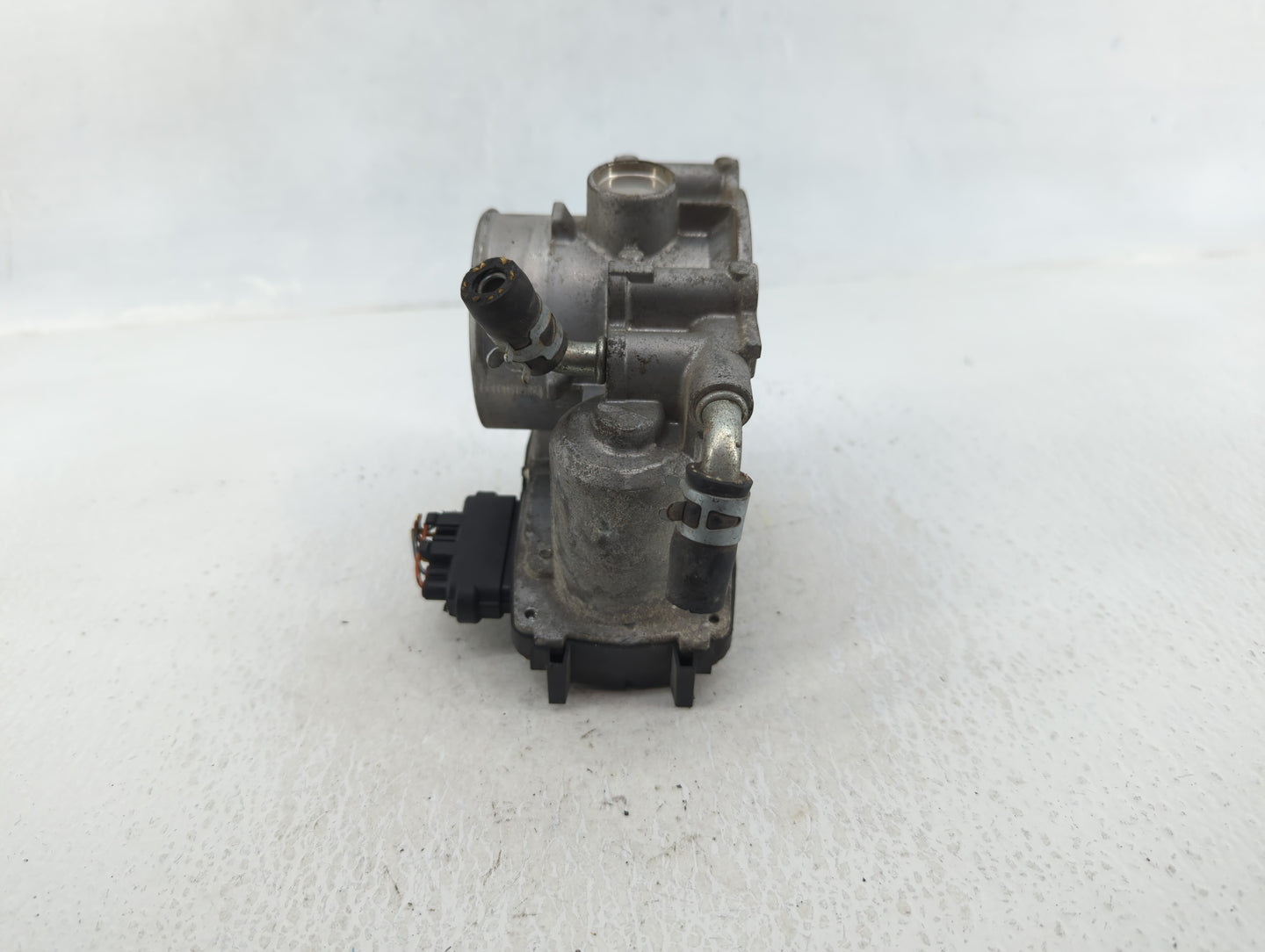 2015 Mitsubishi Lancer Throttle Body P/N:67021-B Fits OEM Used Auto Parts - Oemusedautoparts1.com