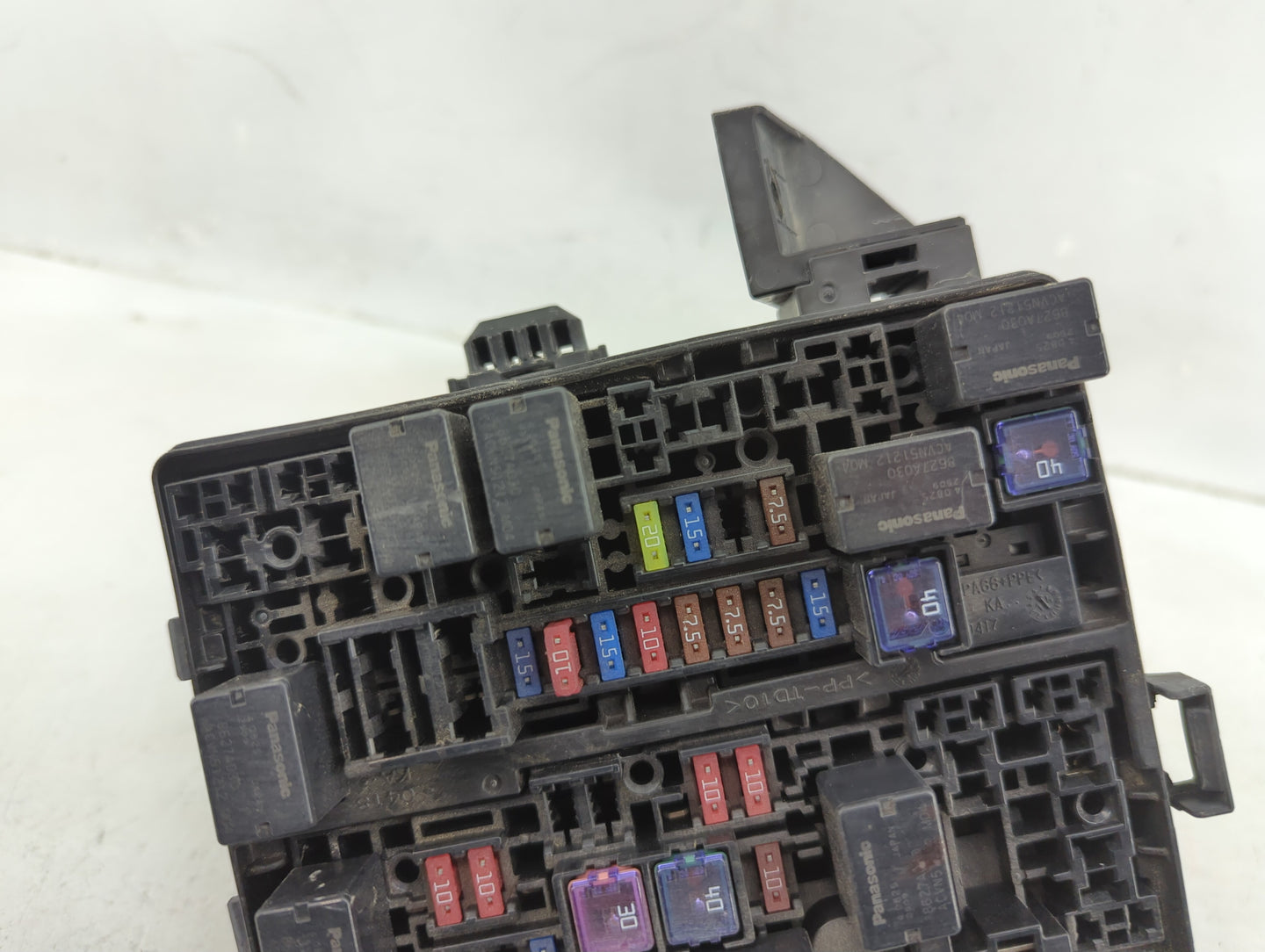 2014 Mitsubishi Mirage Fusebox Fuse Box Panel Relay Module Fits OEM Used Auto Parts - Oemusedautoparts1.com