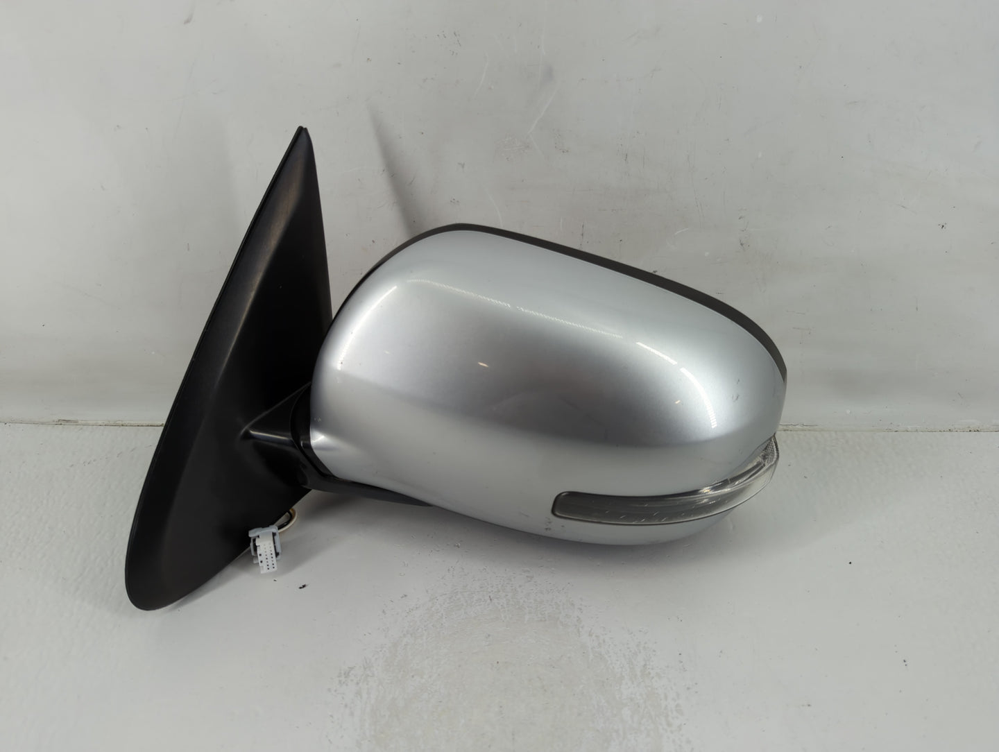 2014-2015 Mitsubishi Outlander Driver Side View Mirror - Left Door Mirror OEM Used - Oemusedautoparts1.com